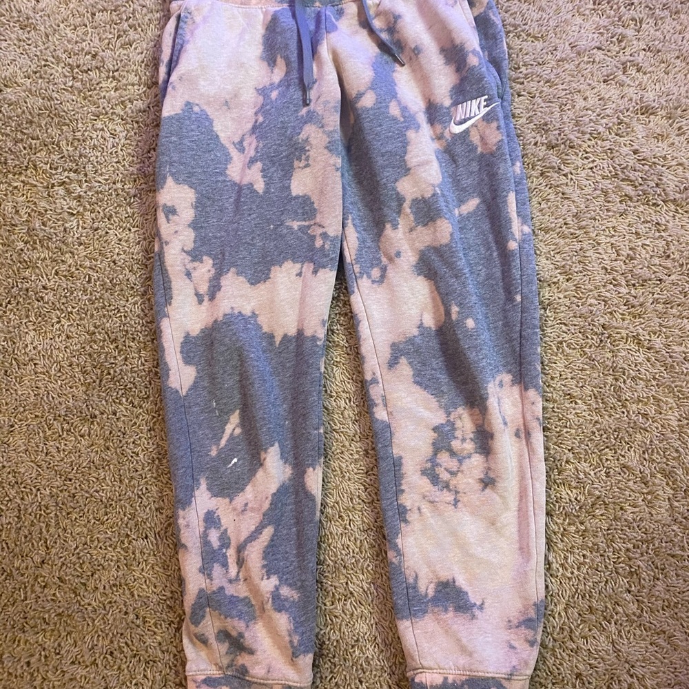 Girls Nike tie dye sweat pants